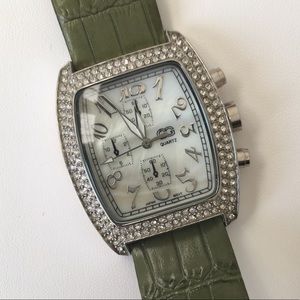 GG Women’s Quarts Watch. Green Band. Looks New!